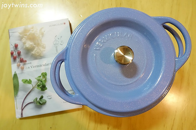 [開箱]日本Vermicular無水烹飪鑄鐵琺瑯鍋(珍珠藍),鑄鐵鍋中的超級夢幻逸品！